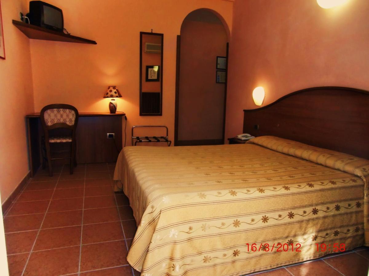 Hotel Cavour Verona Szoba fotó
